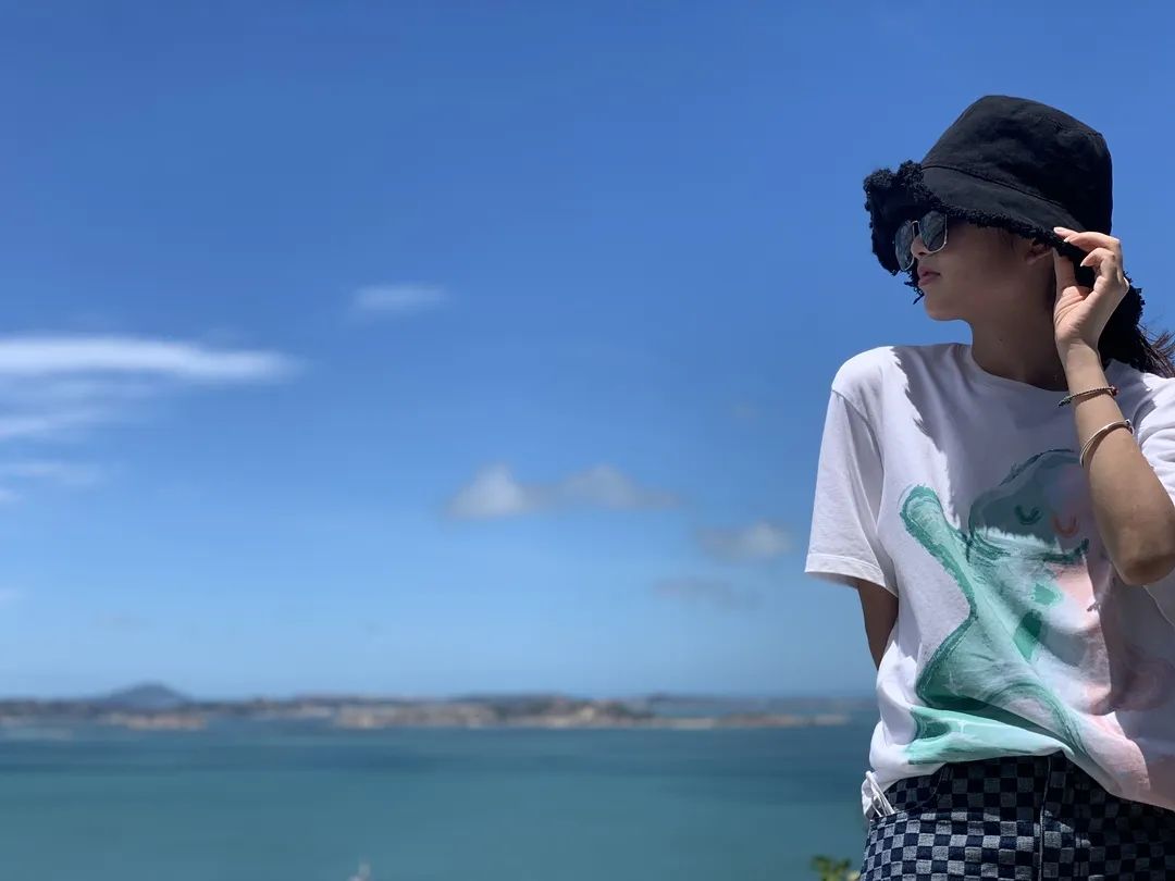 在福州的海岸上，拍下美麗的自拍，每一幀都值得留念。