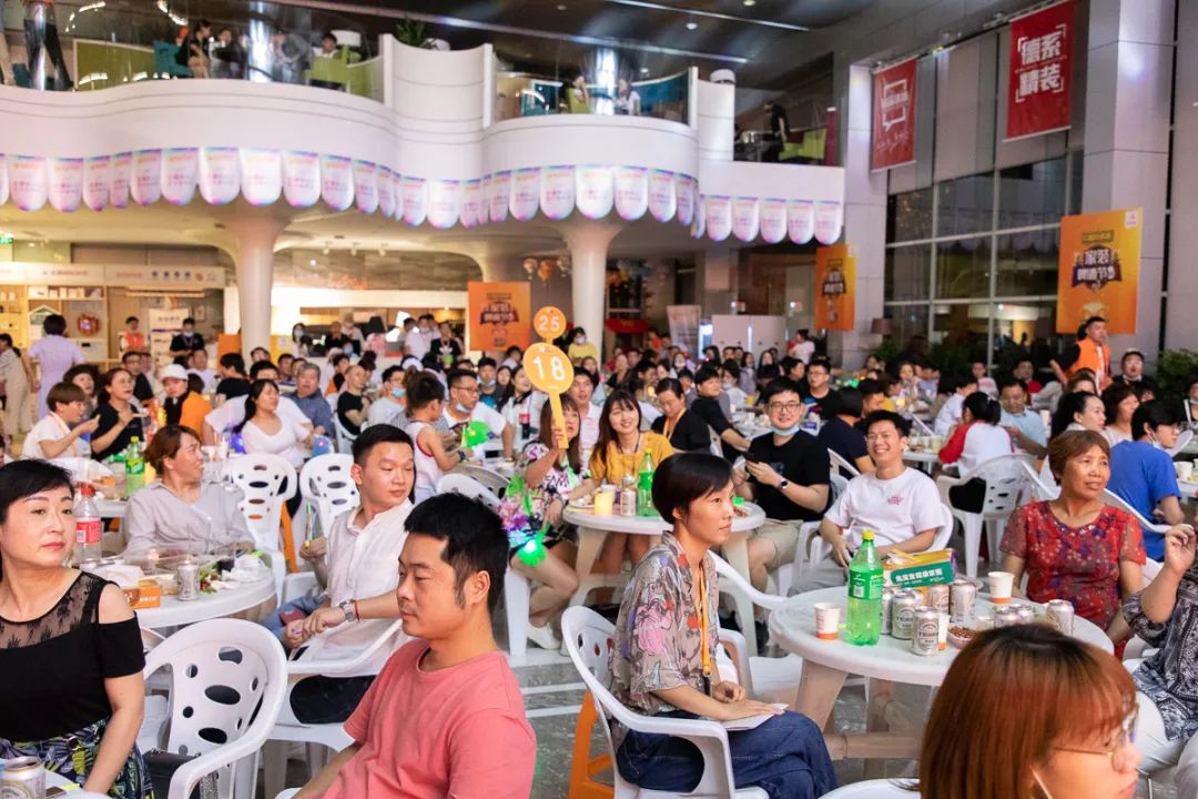歷年銘品裝飾家裝啤酒節(jié)火爆現(xiàn)場(chǎng)